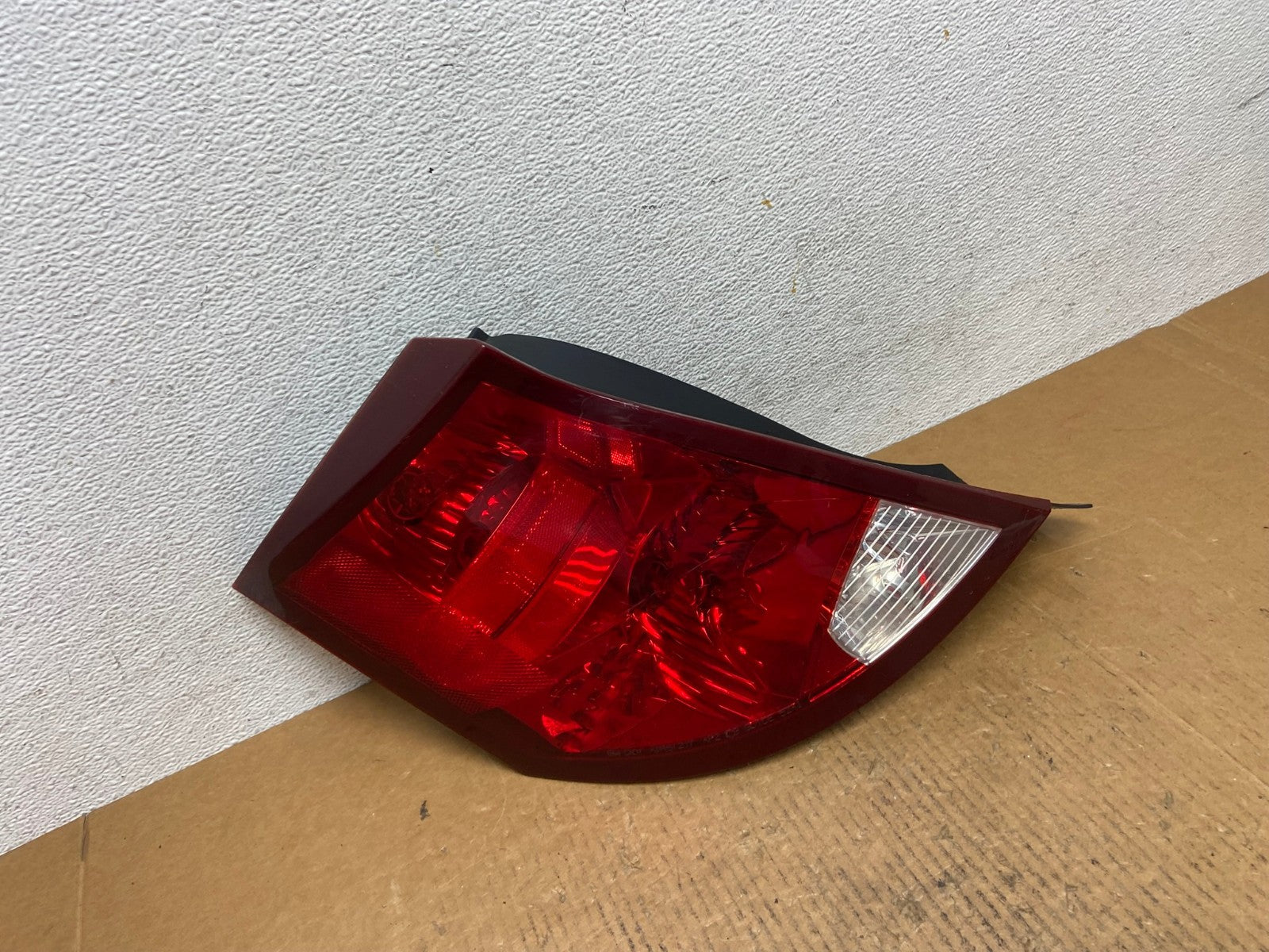 2003-2007 Saturn Ion Left Driver LH Side Tail Light Tail Light AE0219 LK2