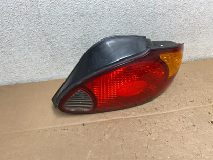 1999 2000 Hyundai Elantra Sedan Right Passenger RH Tail Light M3951 DW2