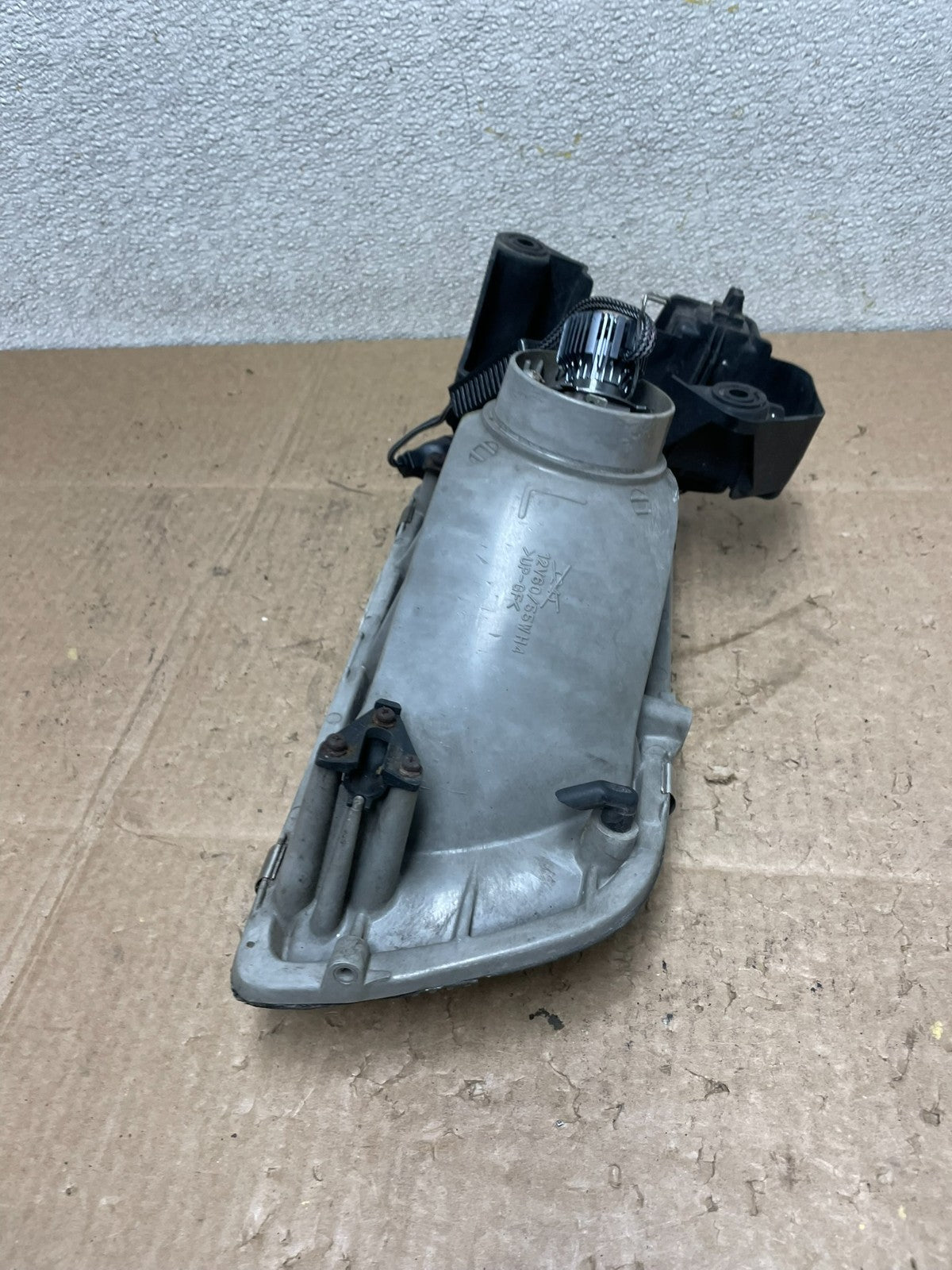 1996 to 1998 Mazda MPV Left Driver LH Headlight OEM Y8915 DW6