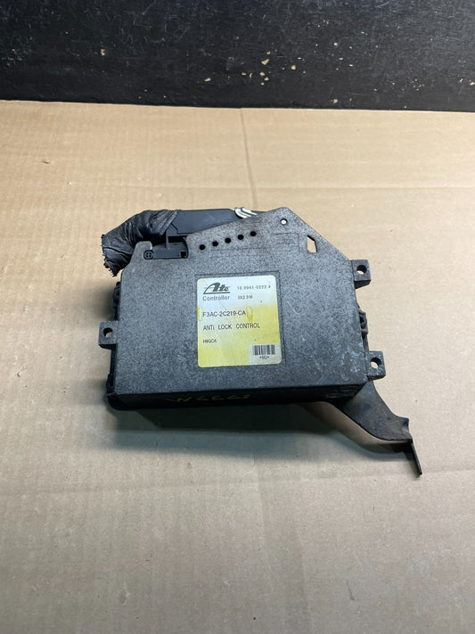 1992 - 1994 Ford Crown Victoria ABS Braking system F3AC2C219CA Module W6663 DG0