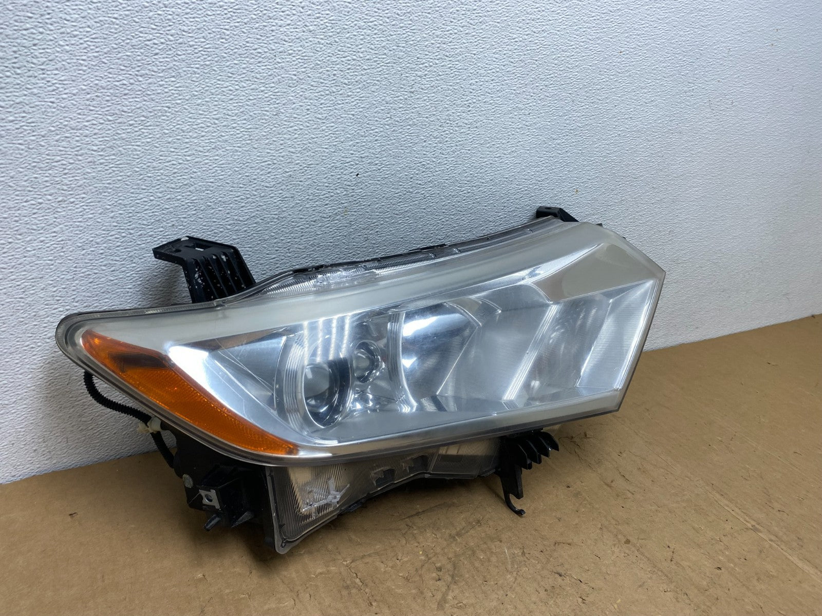 2012 to 2017 Nissan Quest Right Passenger RH Headlight Halogen AD1327 DW2