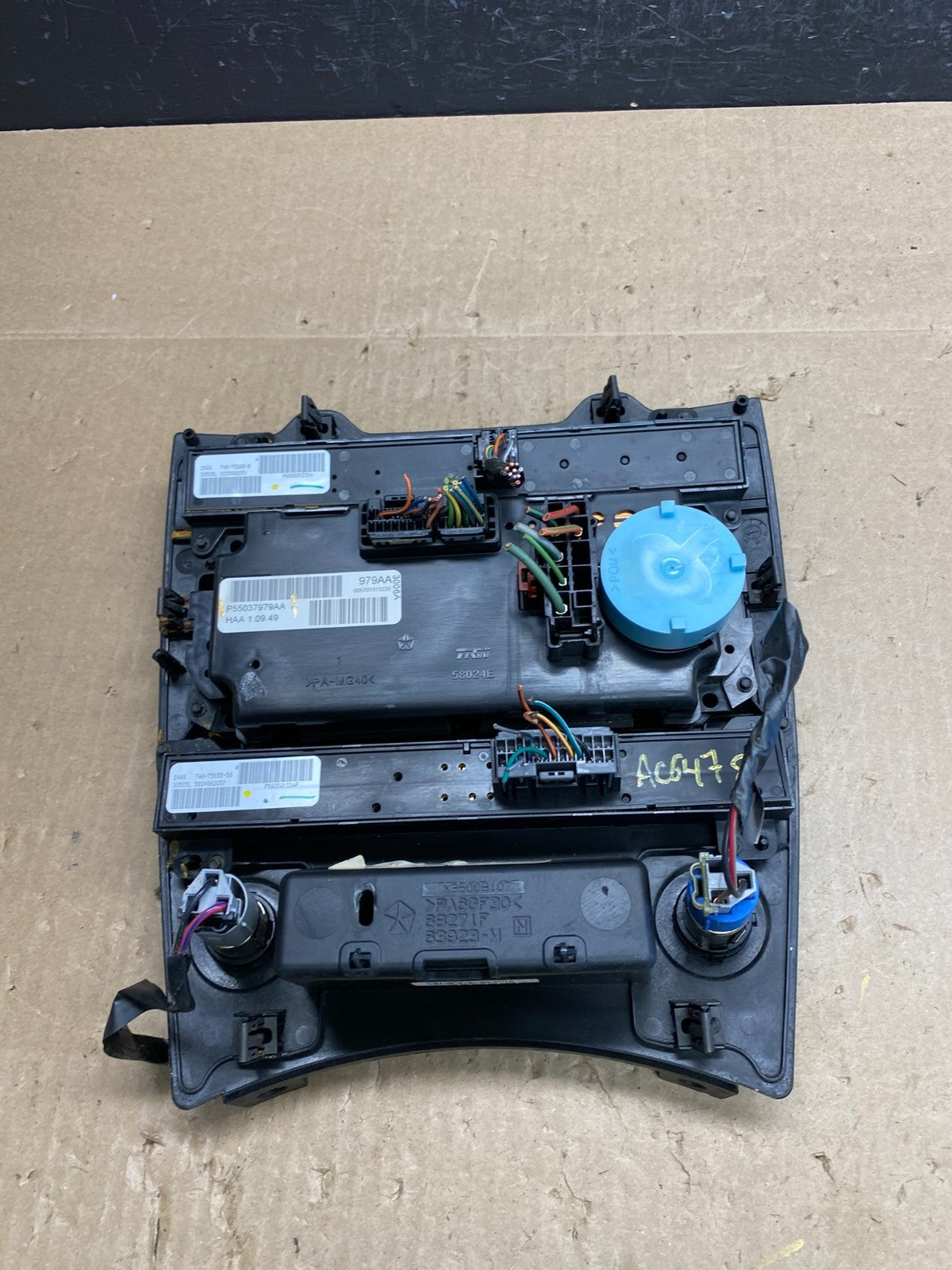 2005 to 2007 Jeep Commander Grand Cherokee A/C Climate Control Bezel AC6478 DG4