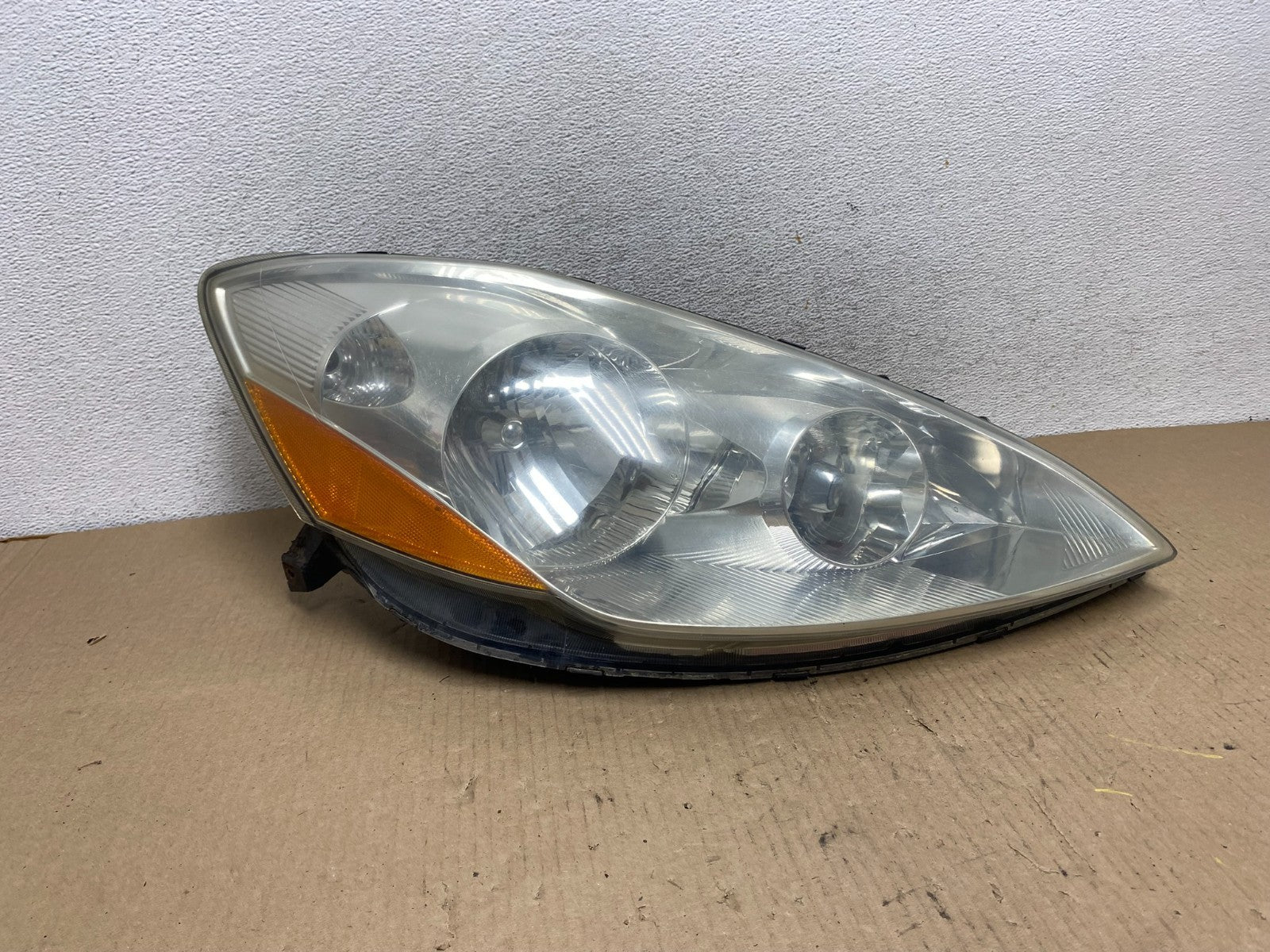 2006 to 2010 Toyota Sienna Right Passenger Rh Side Headlight Halogen AG7978 DW0