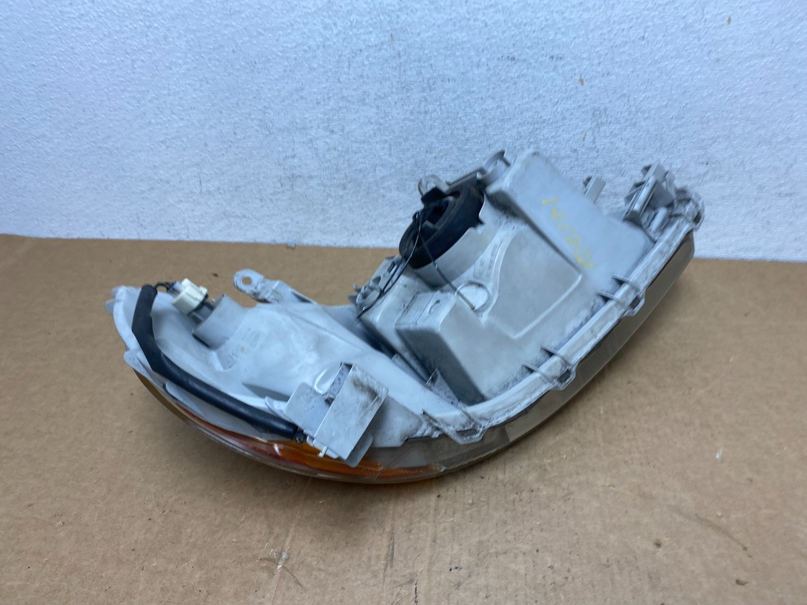 2000 2001 2002 Toyota Echo Left Driver LH Side Headlight AD6101 DW6