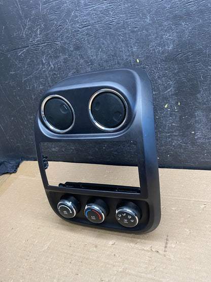 2011 to 2017 Jeep Compass Dash Climate Temperature Control Radio Bezel ag6415 DG2