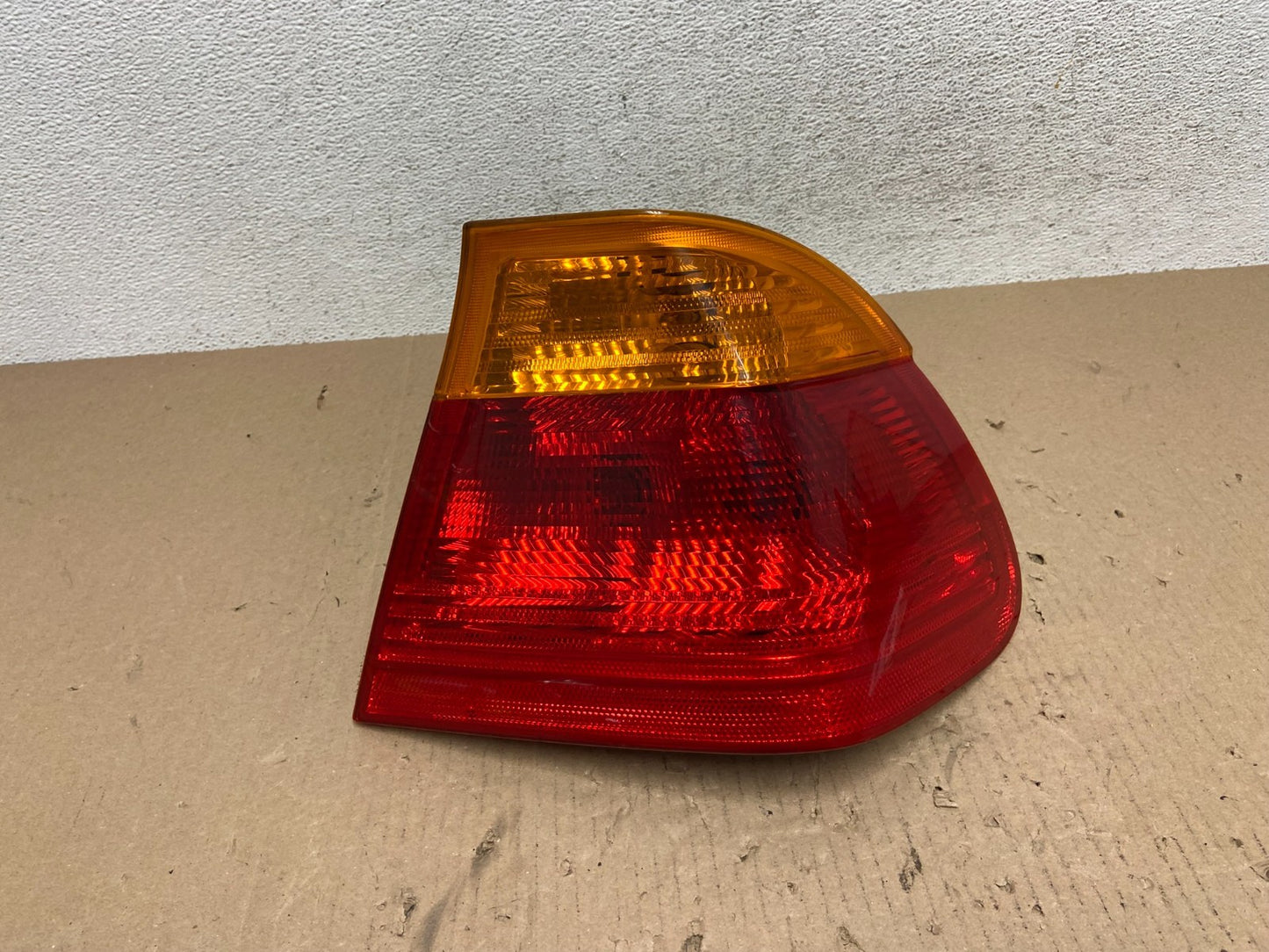 1999-2001 BMW 325i 330i E46 Right Passenger RH Tail Light AE7357 DW0