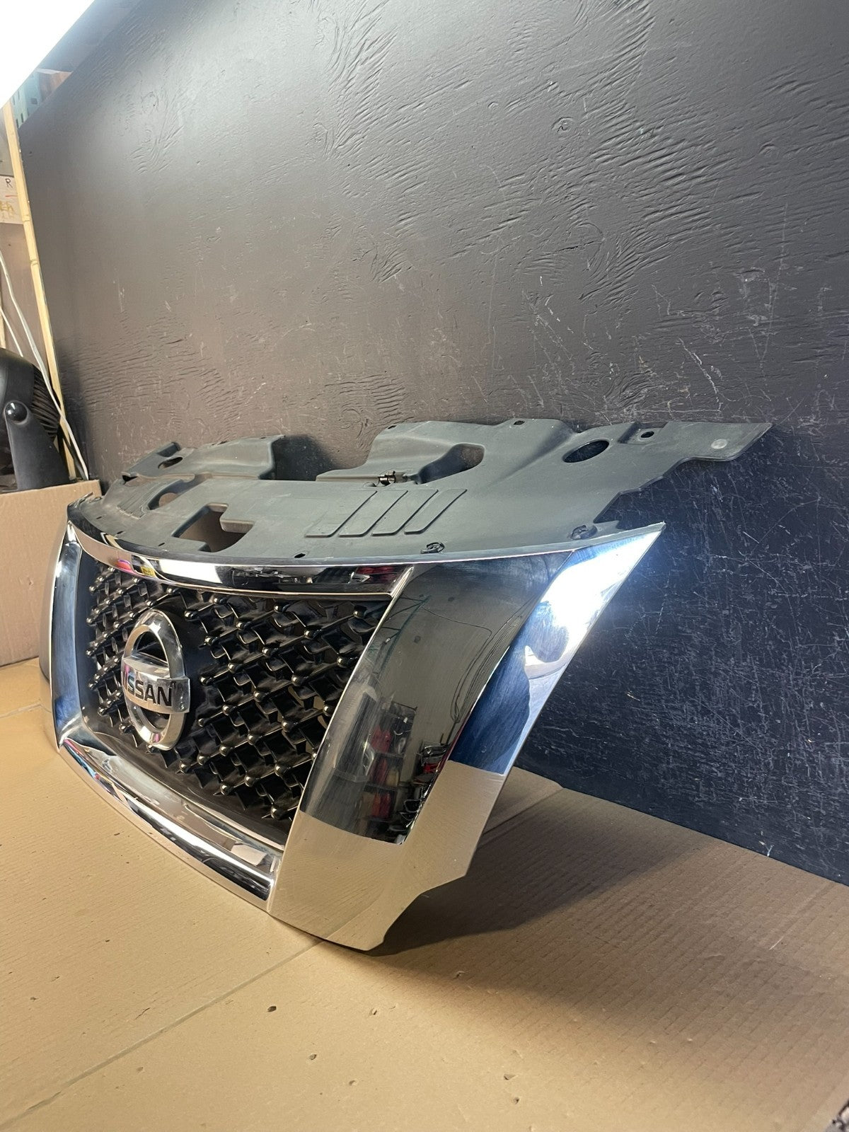 2013-2016 Pathfinder Front Upper Chrome Camera Grill Grille Aftermarke AE3515 DG1