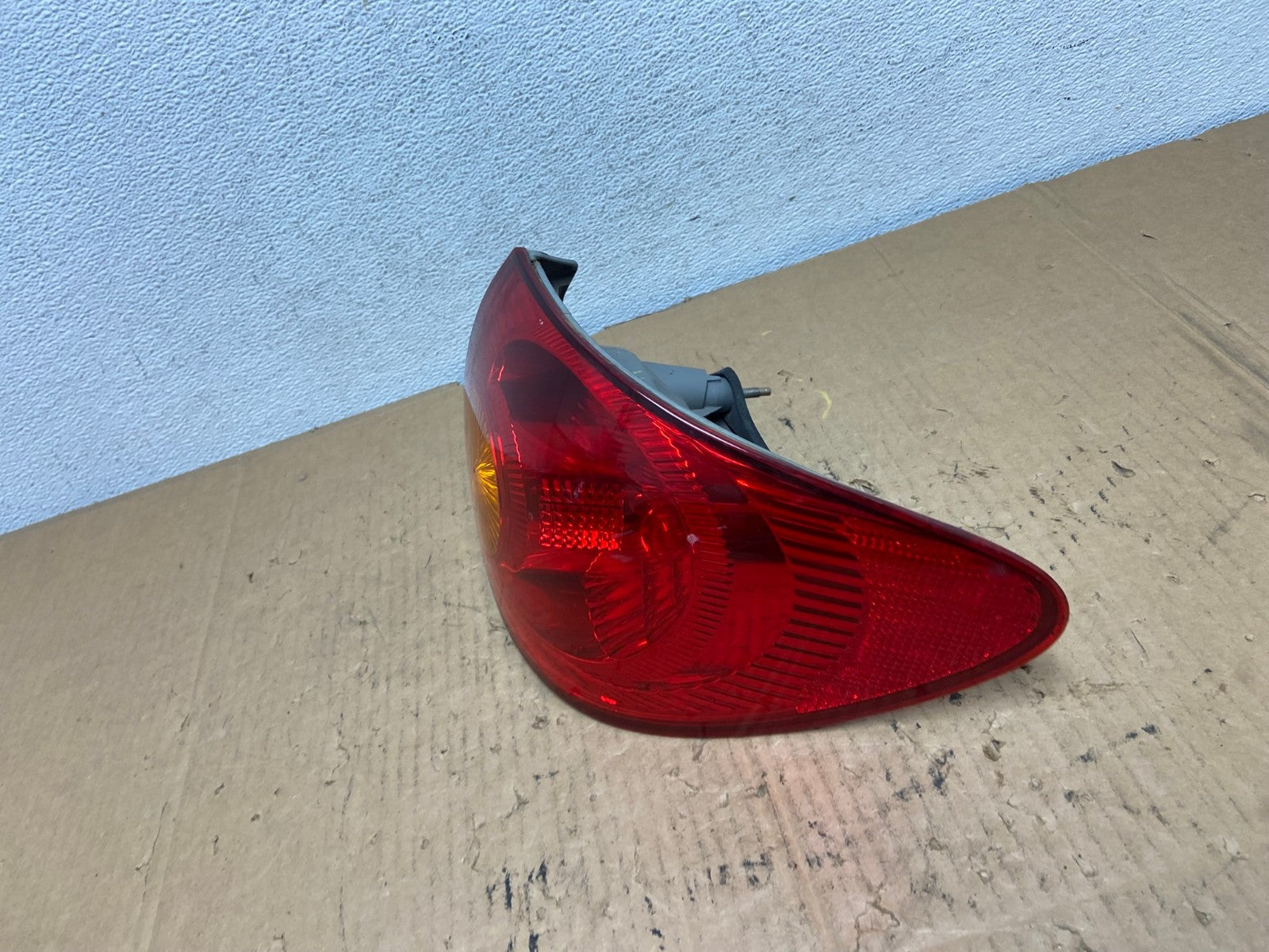 2003 to 2005 Toyota Corolla Right Passenger RH Side Tail Light AD1153 LK1
