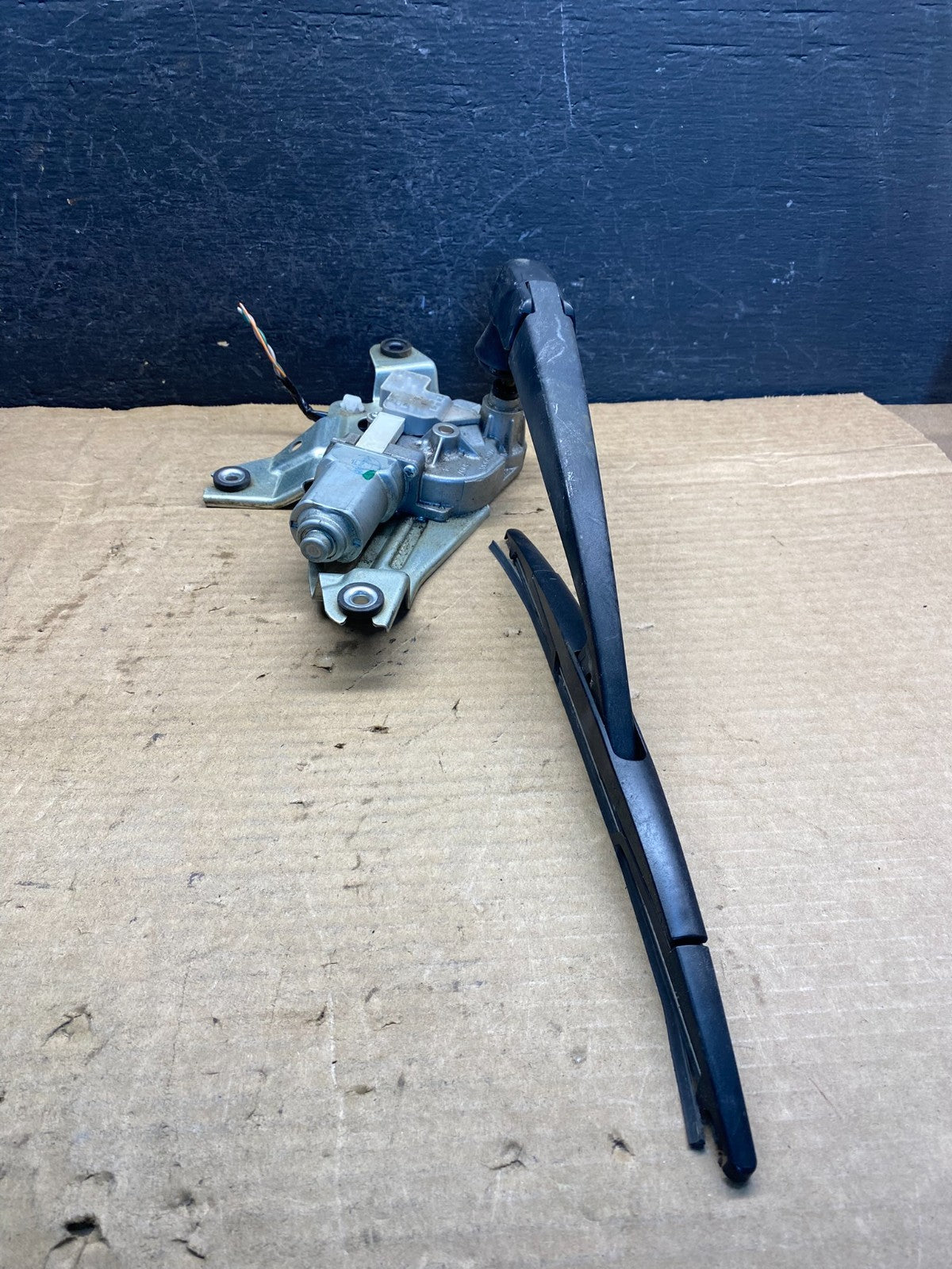 2011 to 2013 Infiniti QX56 QX80 Rear Wiper Motor ad9850 DG2