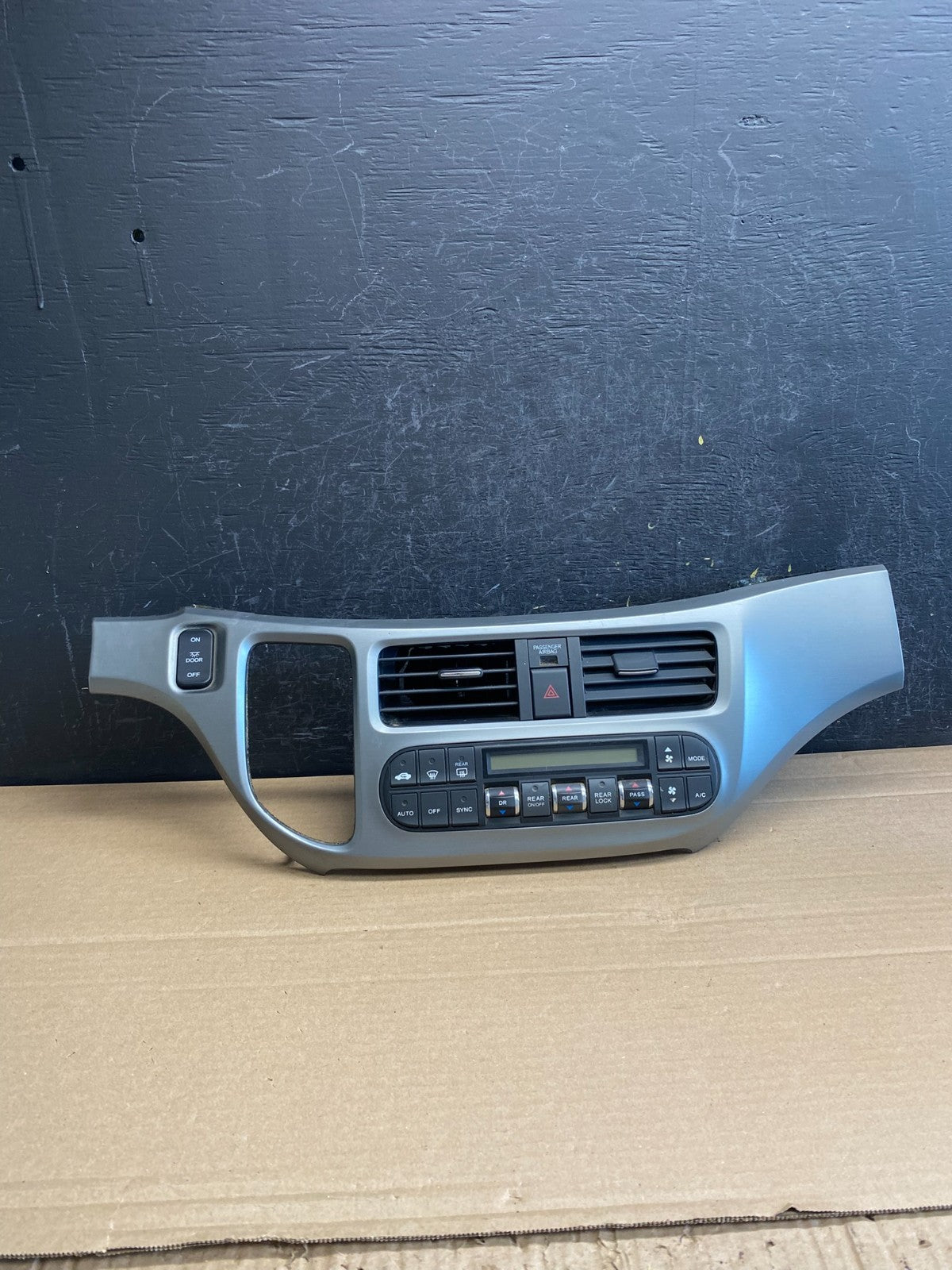 2005 to 2010 Honda Odyssey Radio Climate Control Dash Trim Bezel AF9998 DG0