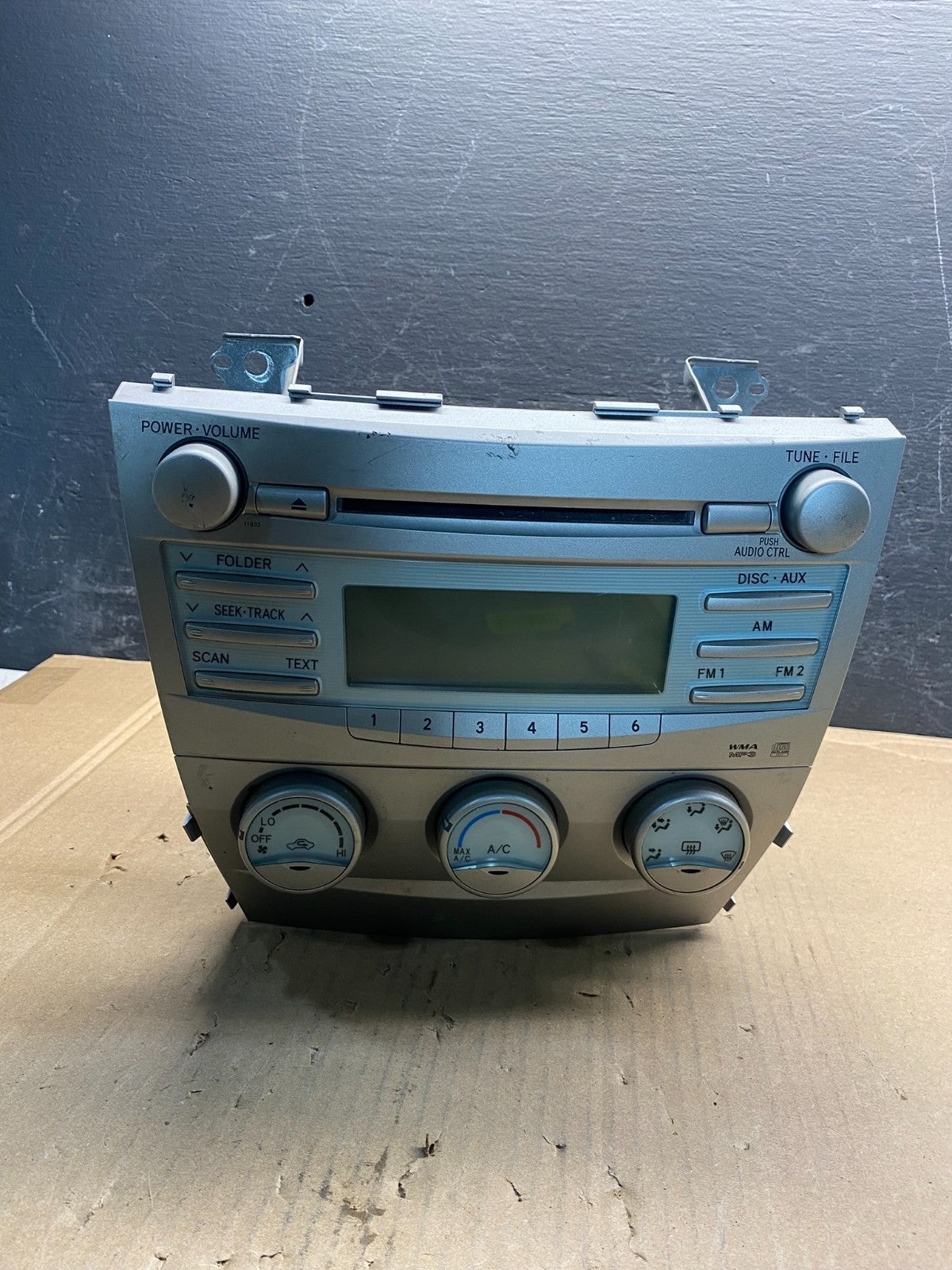 2007 to 2009 Toyota Camry Radio CD Player Climate Control Bezel AE7932 DG0