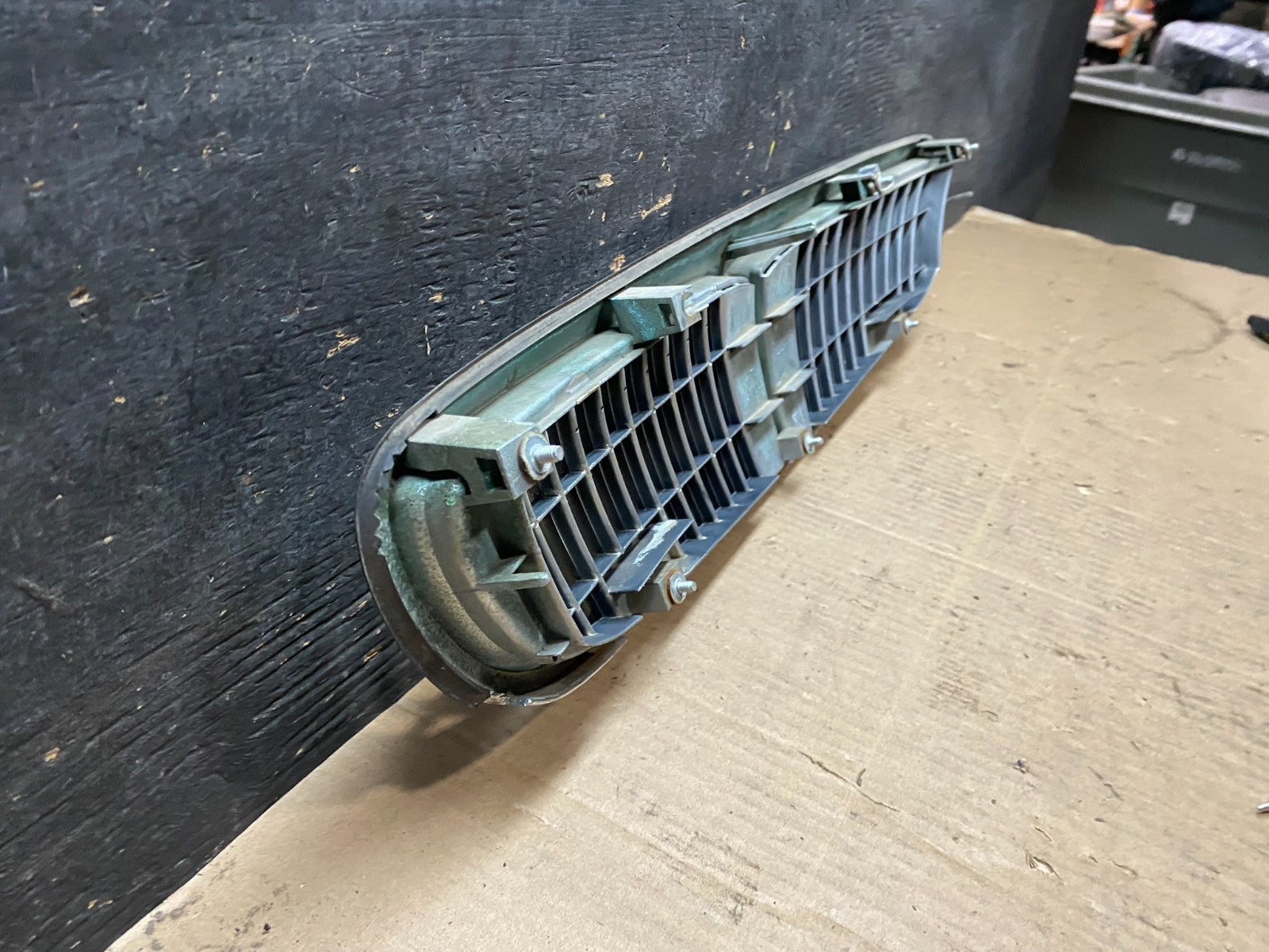 2000 to 2001 Infiniti i30 Front Upper Grill Grille OEM OEM u6421 DG10