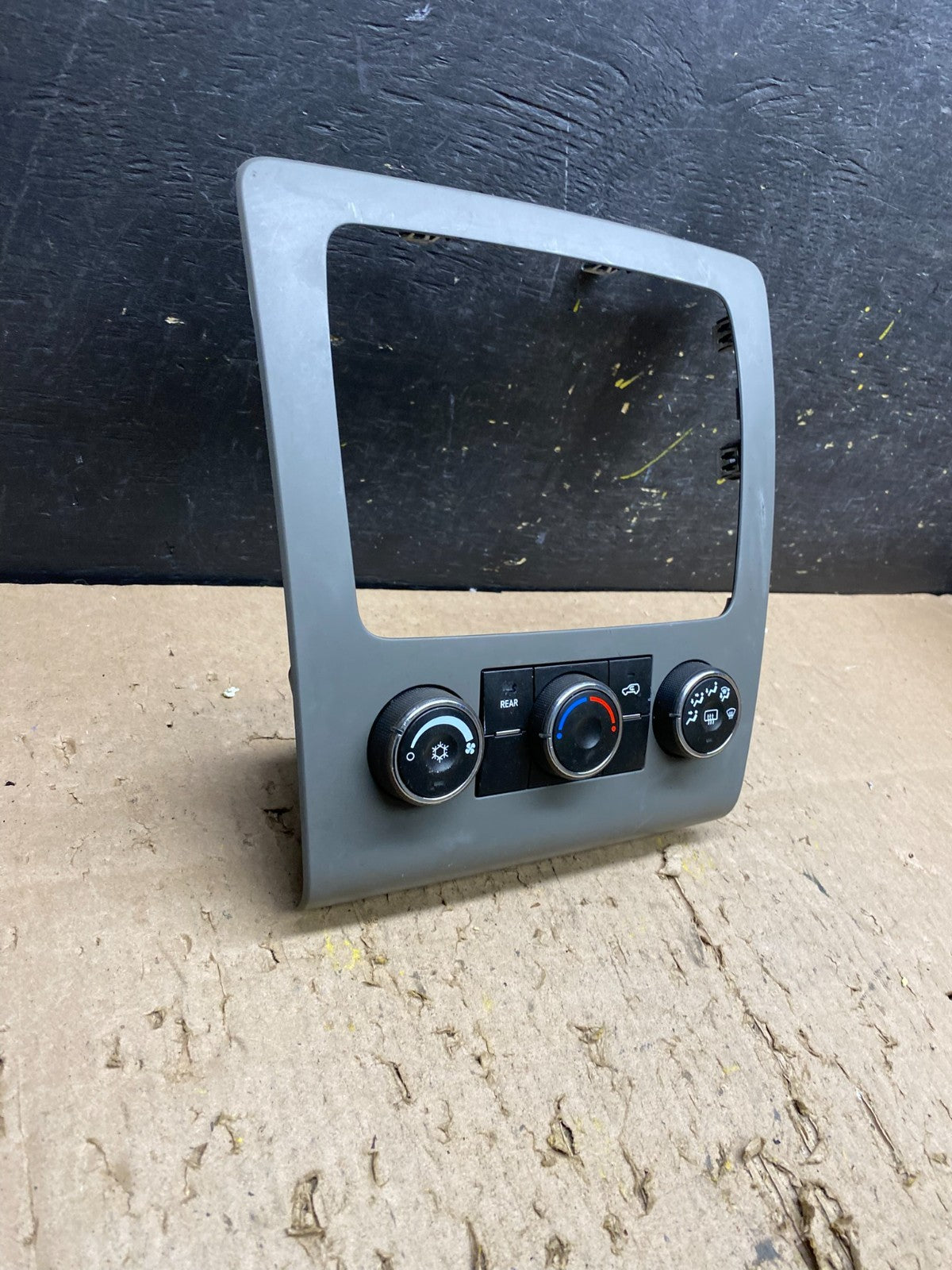 2013 to 2017 Chevrolet Traverse Radio Bezel Ac Heater Climate Control T8581 DG1