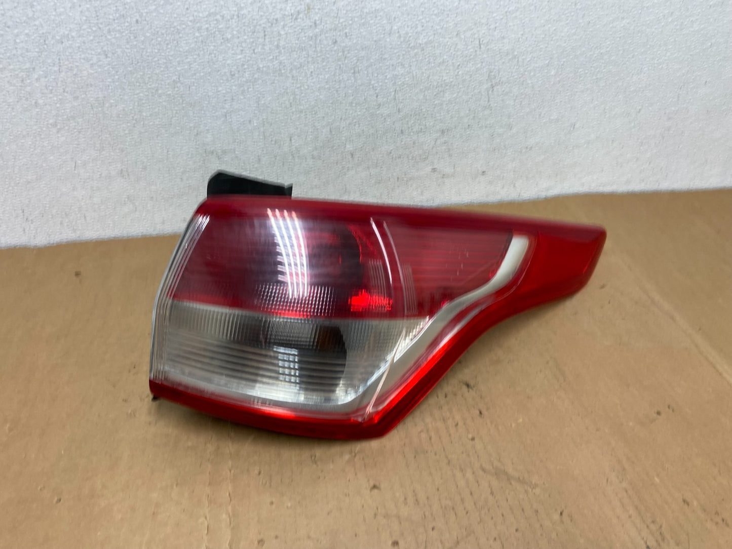 2013 to 2016 Ford Escape Right Passenger RH Side Tail Light AC8490 DW0