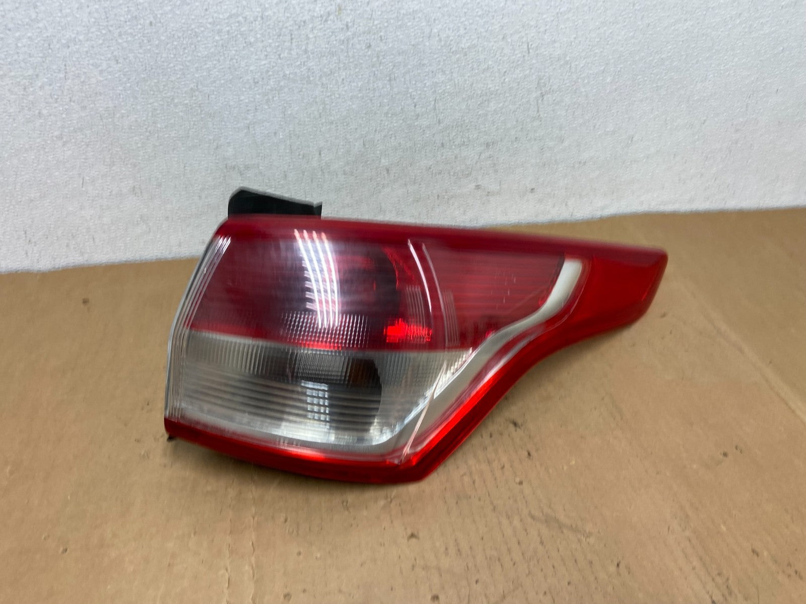 2013 to 2016 Ford Escape Right Passenger RH Side Tail Light AC8490 DW0
