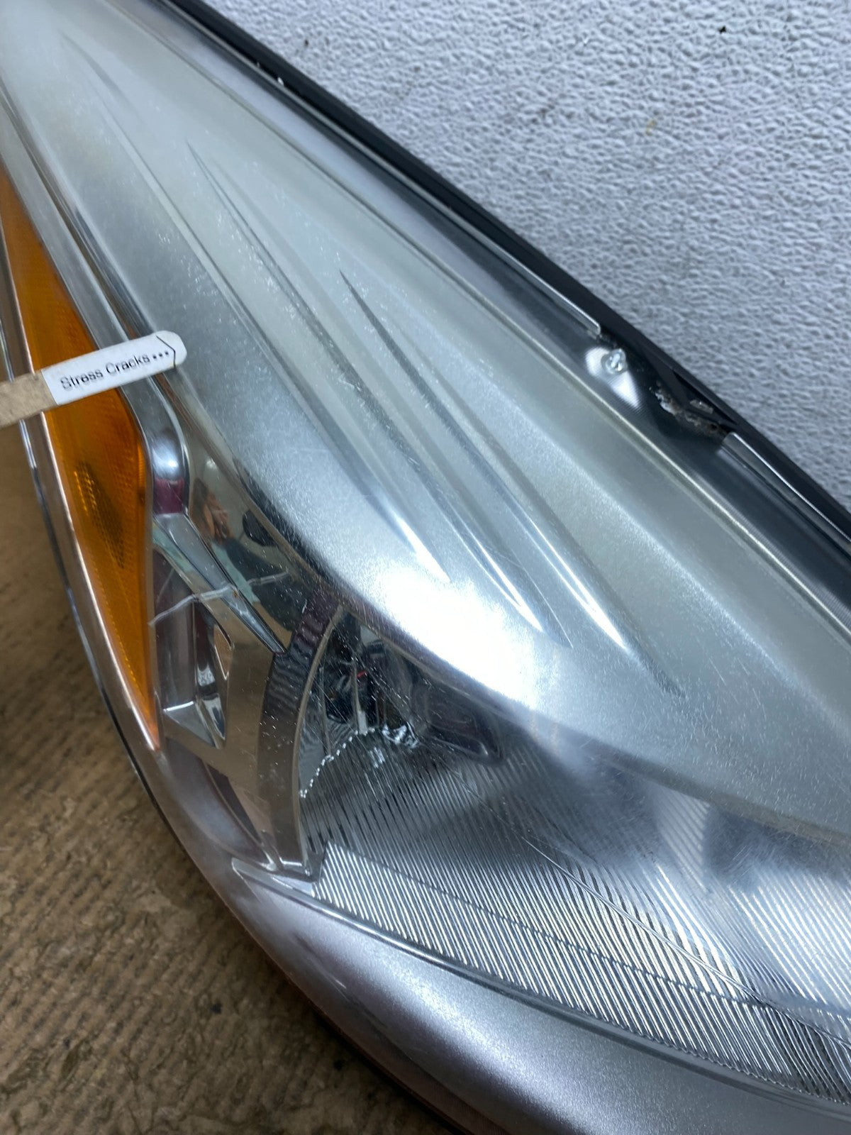 2013 - 2016 Ford Escape Headlight Right Passenger RH Side Halogen AE2809 DW4
