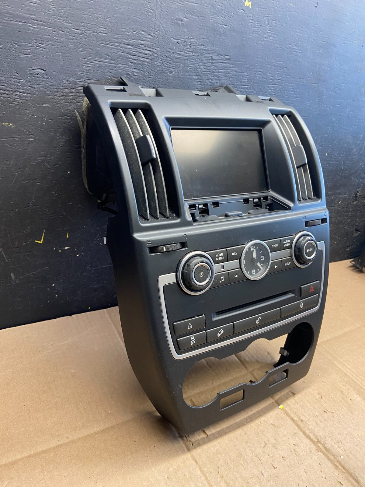 2013-2015 Land Rover LR2 OEM Radio Screen Climate Dash Air Vent Bezel AA4880 DG2