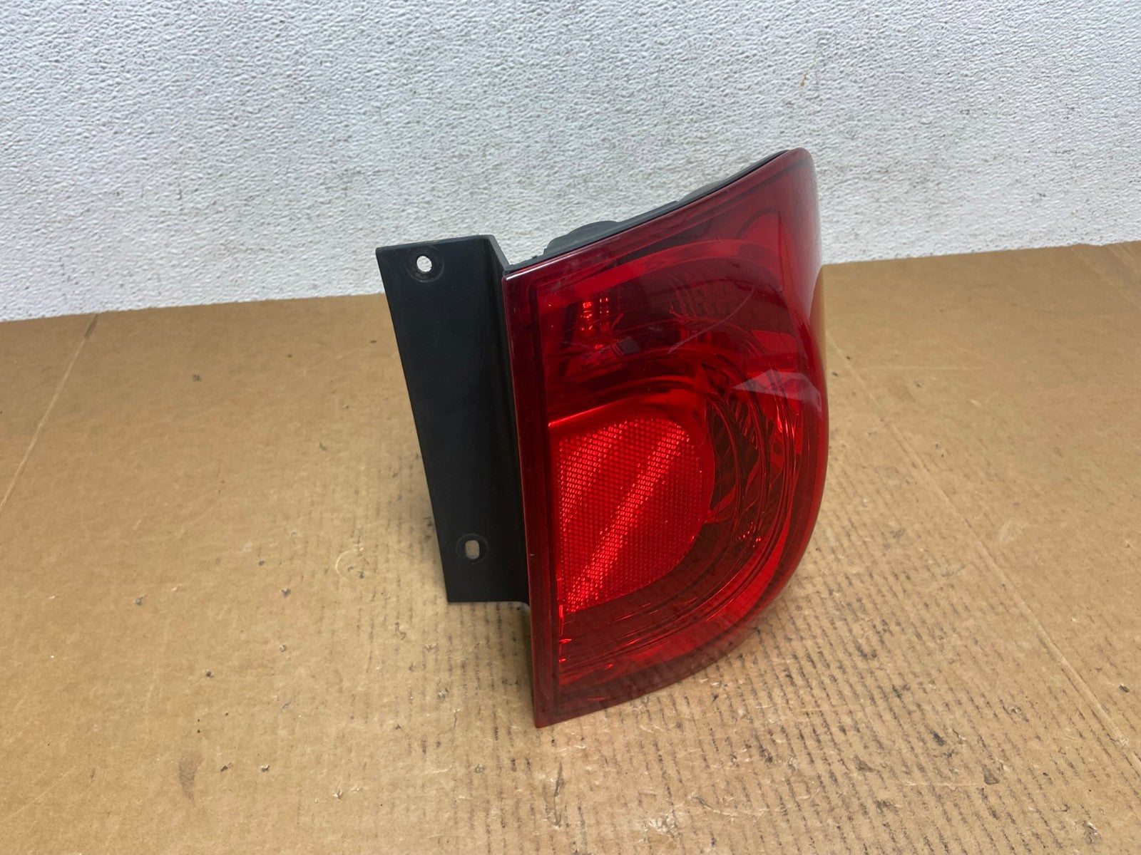 2009 to 2014 Volkswagen Routan Right Passenger RH Side Tail Light AE0475 LK2