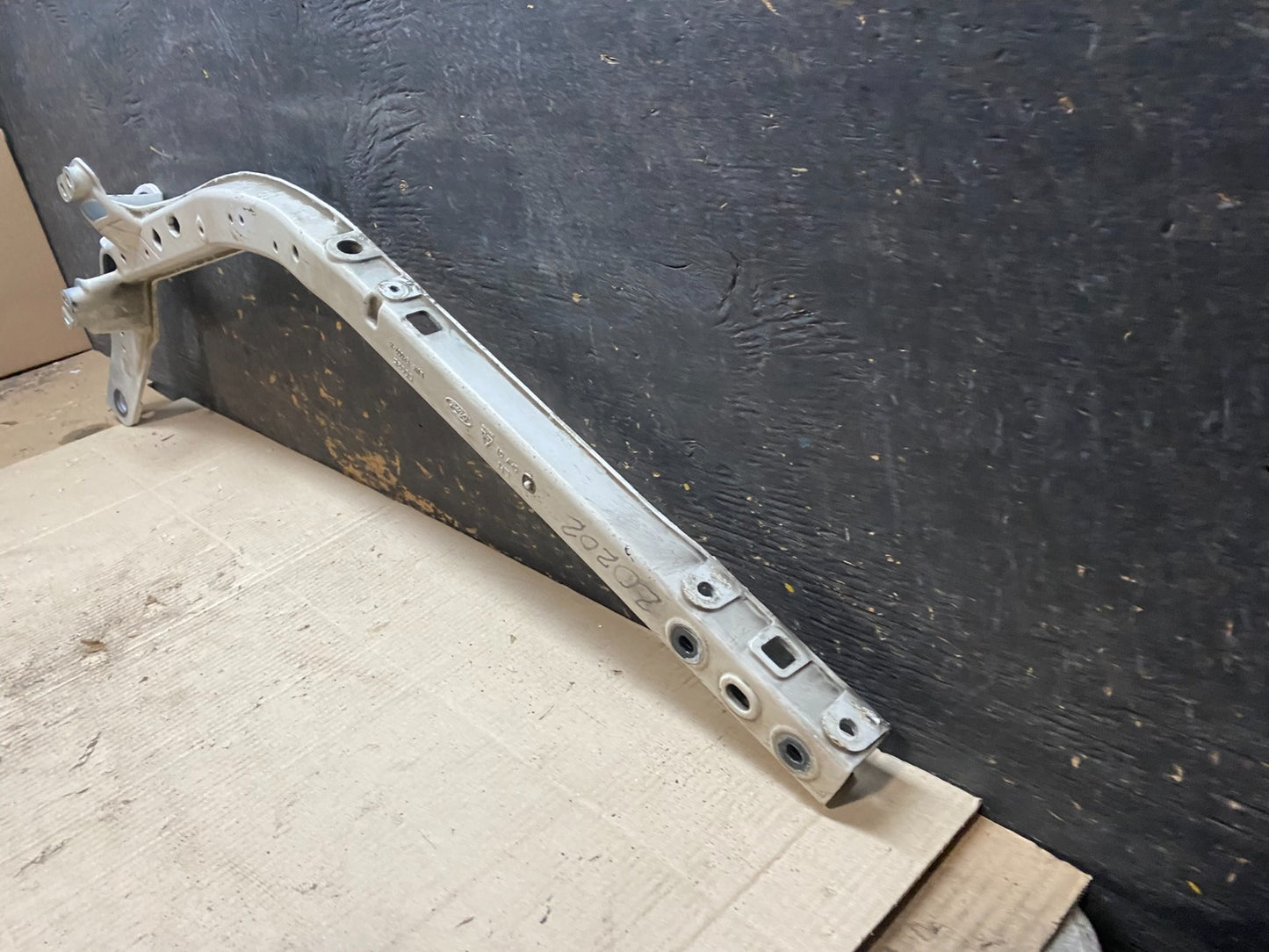 2020 to 2023 Ford Explorer Left Driver LH Upper Tic Bar Oem X2879 DG1