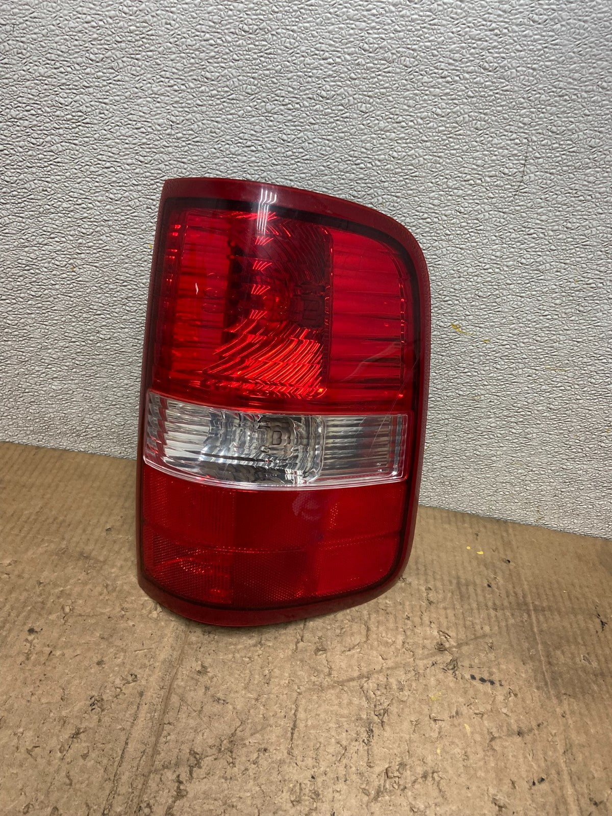 2004 to 2008 Ford F150 F-150 Right Passenger RH Side Tail Light Oem AA8387 LK0