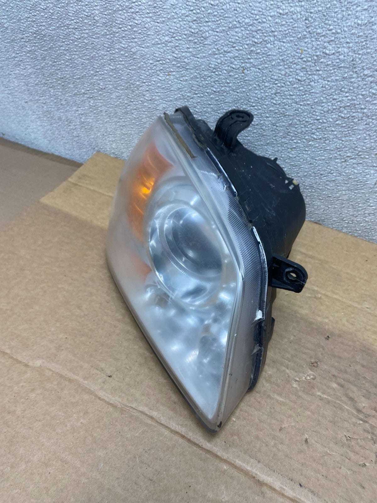 2003-2004 Kia Optima Right Passenger RH Side Headlight Halogen AB5118 DG1