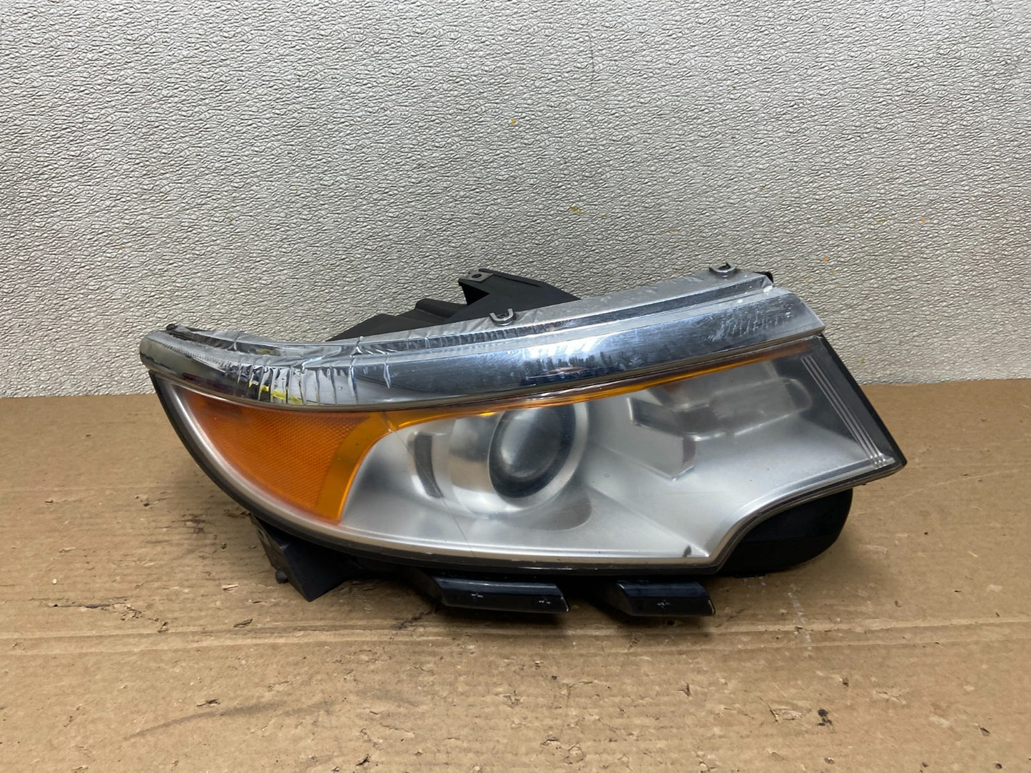 2011 to 2014 Ford Edge Front Right Passenger Headlight Halogen Oem AB4931 DW0