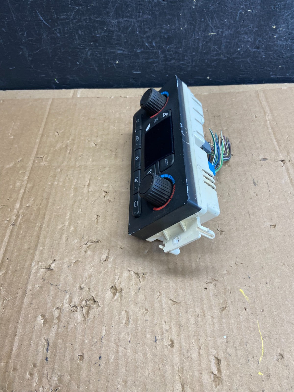2003 to 2006 Chevrolet Tahoe Suburban Yukon Climate Control A/C AD2259 DG2