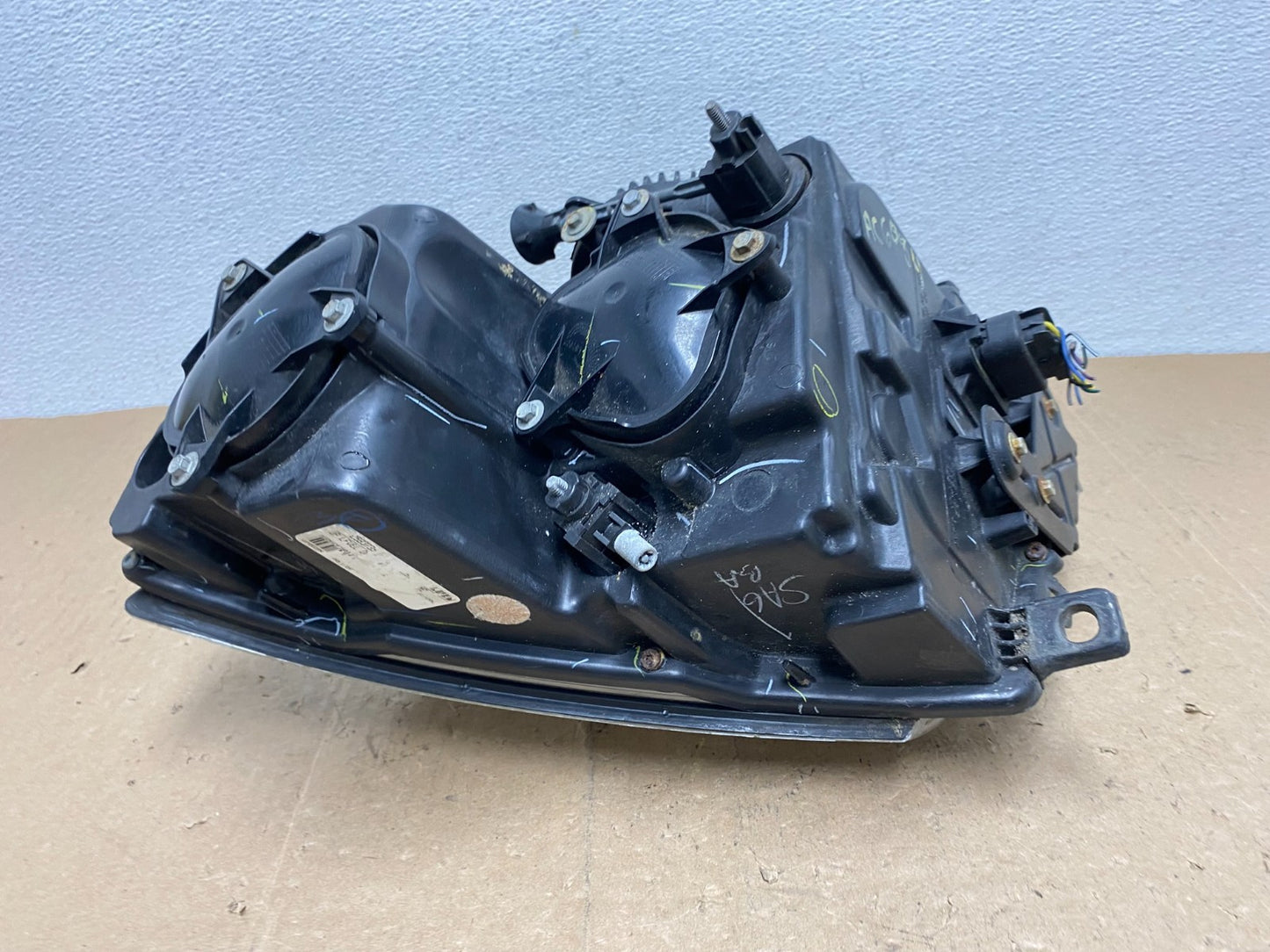 2008 to 2014 Cadillac CTS Left Driver LH Side Xenon Headlight AC6084 DW9