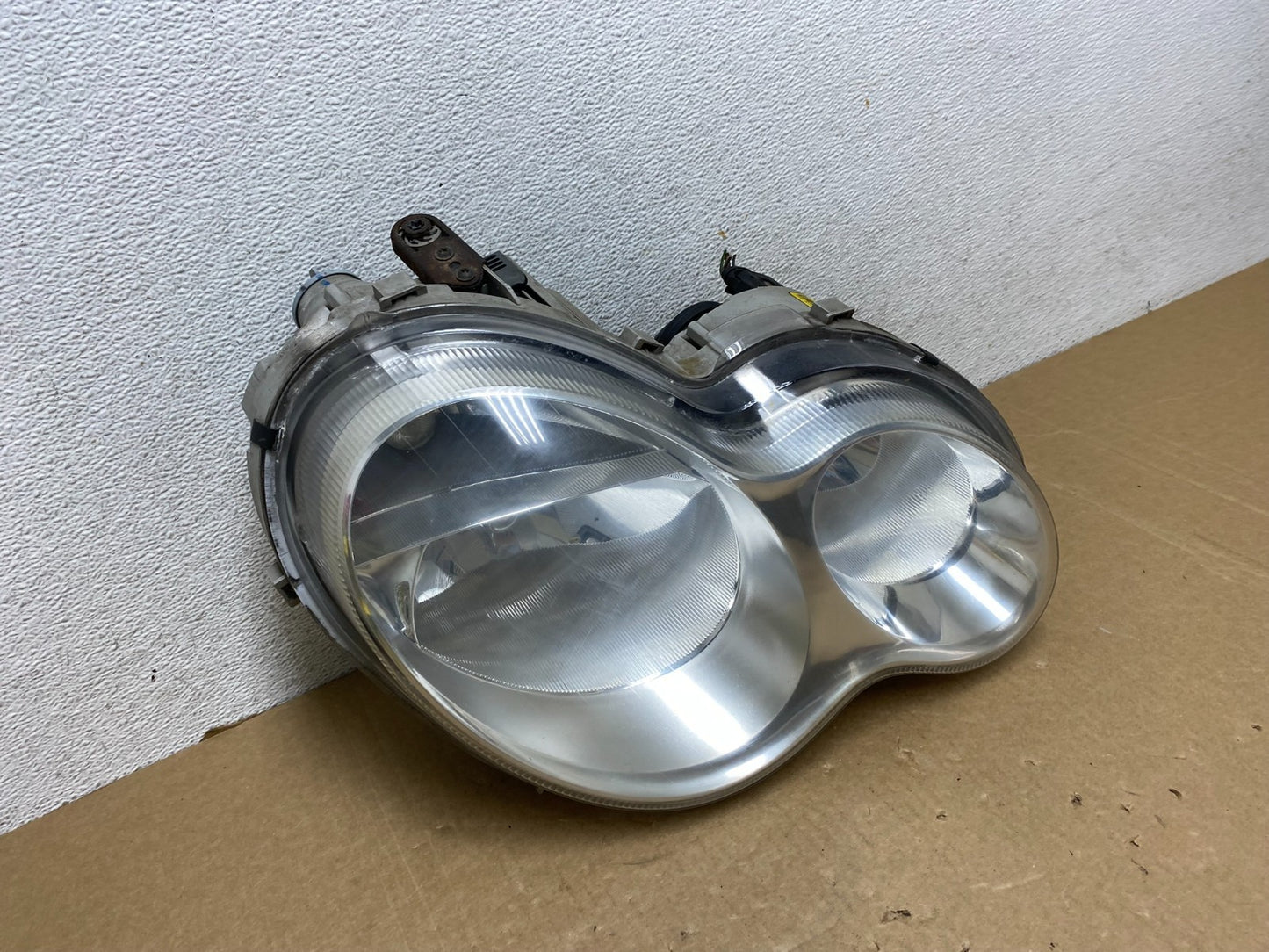 2005 to 2007 Mercedes-Benz C-Class Right Passenger Side Headlight AF9953 DW2