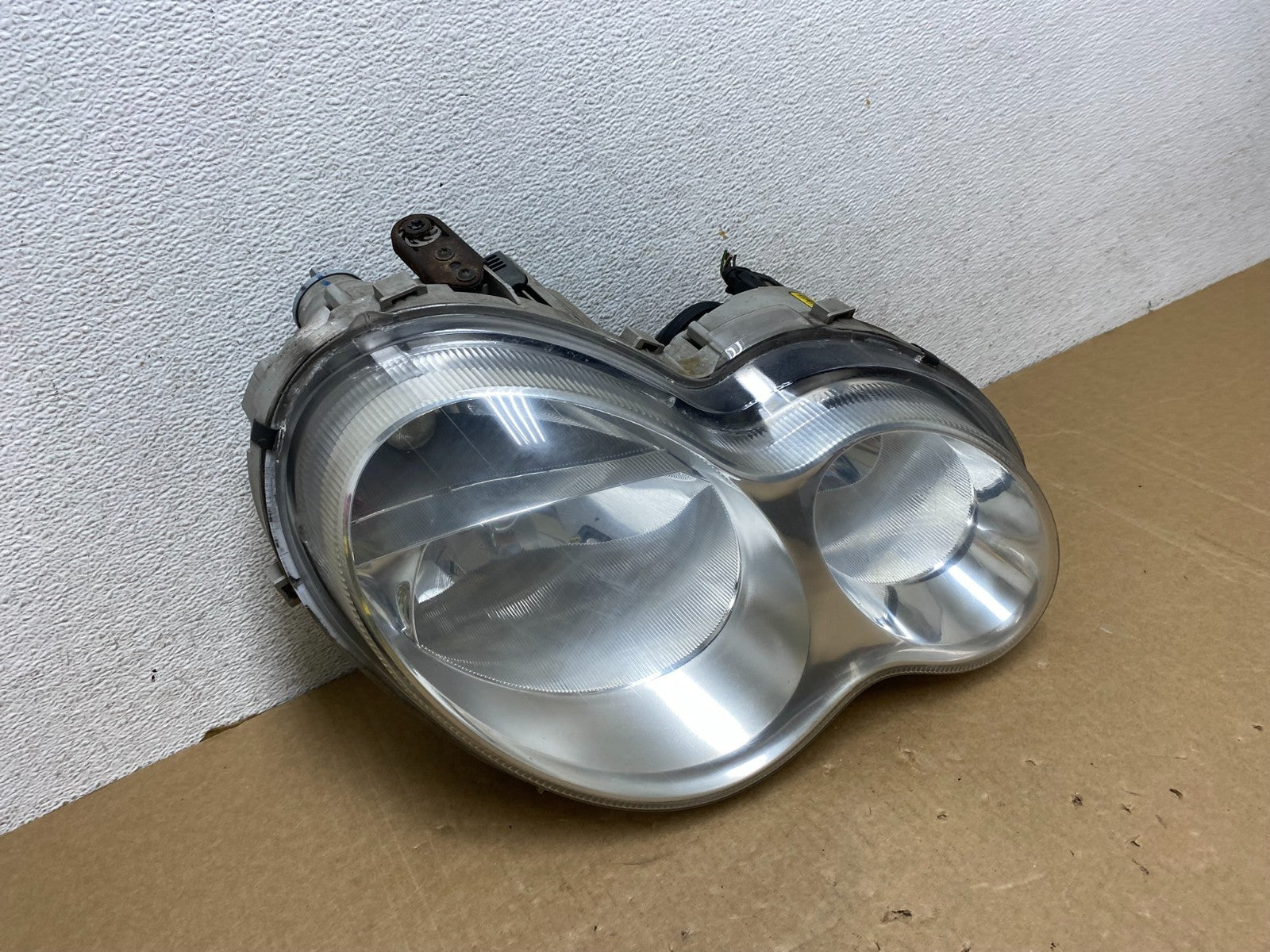 2005 to 2007 Mercedes-Benz C-Class Right Passenger Side Headlight AF9953 DW2