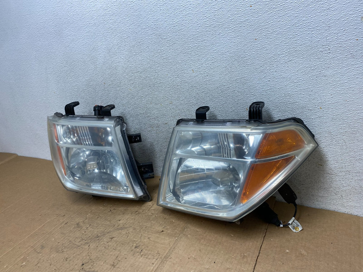 2005 2006 2007 Nissan Pathfinder Halogen Headlights Left+Right AI5608 DW1