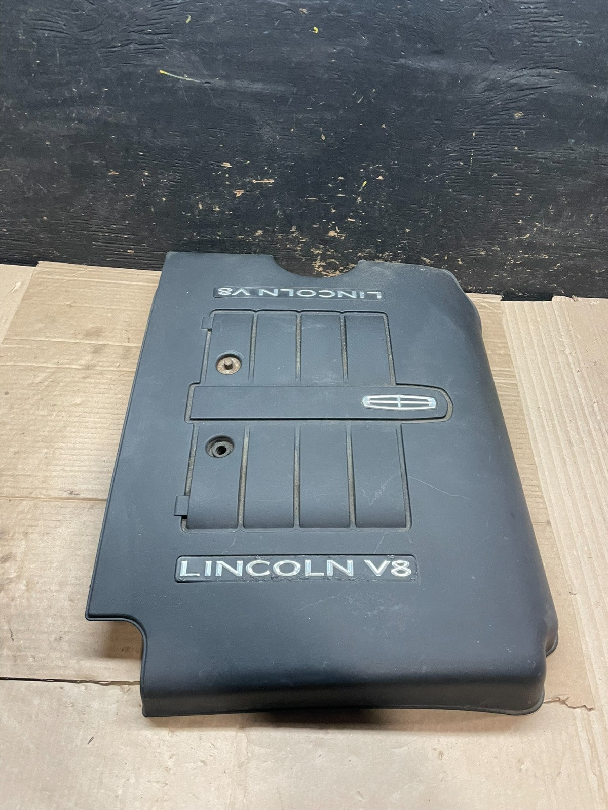 2002 to 2004 Lincoln Navigator 5.4L V8 Engine Motor Cover V2946 DG3