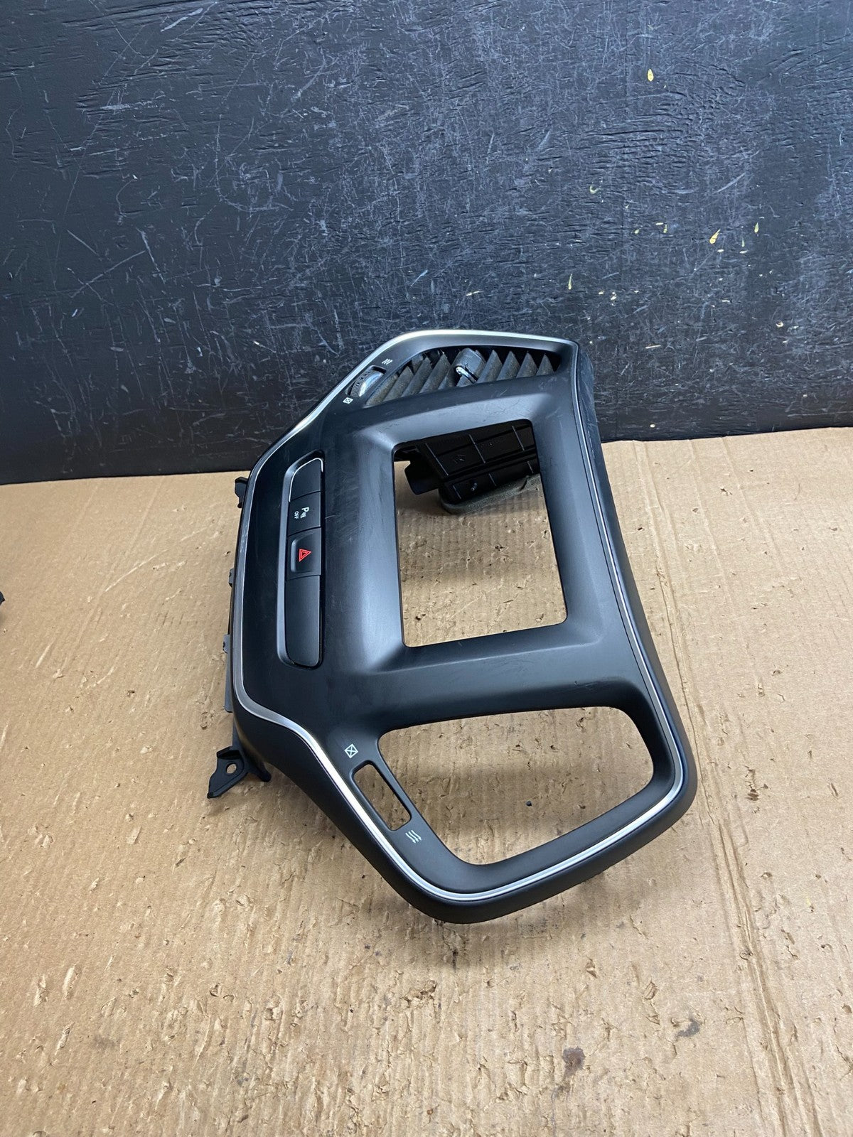 2014 to 2020 Jeep Cherokee Center Radio Climate Control Vent Bezel AF1492 DG2