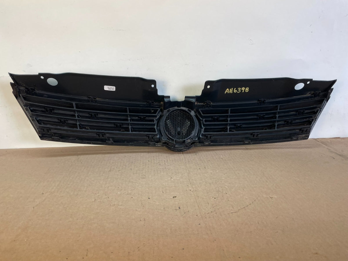 2011 to 2014 Volkswagen Jetta Sedan Front Upper Grille Grill ah6398 DG5