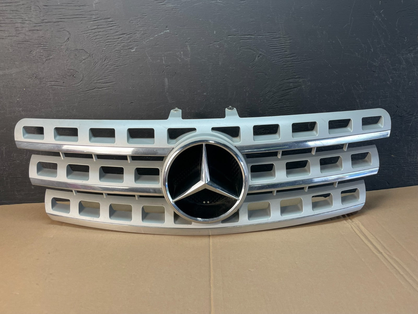 2009 to 2011 Mercedes ML-Class W164 Front Bumper Grille Grill AD8323 DG0