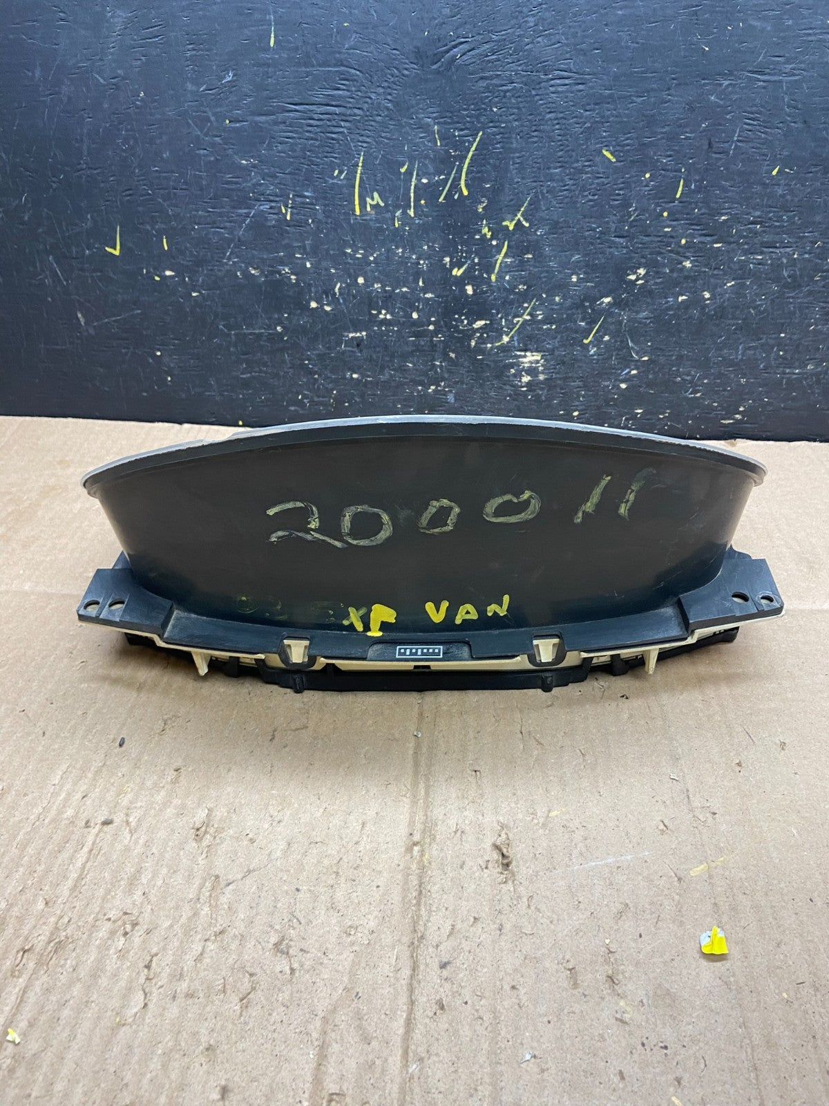 2003 to 2007 Chevrolet Express Speedometer Cluster Gauge 25755008 AA8169 DG3