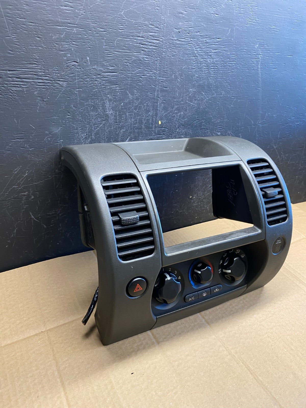 2005-2008 Nissan Pathfinder Radio A/C Heat Temperature Climate Control AC9259 DG2