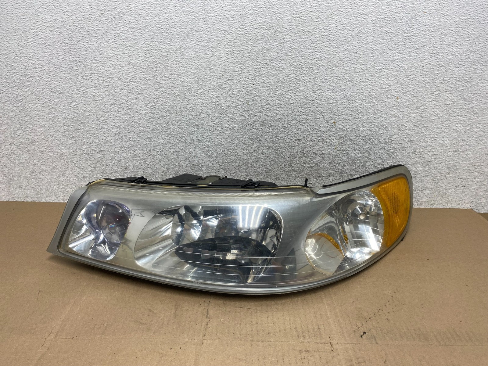 1999-2001 Lincoln & Town Car Left Driver LH Headlight Halogen AE6669 DW0