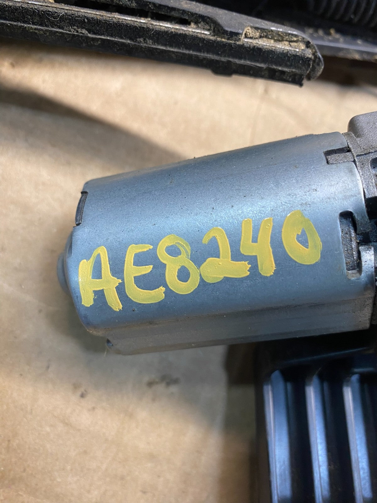 2013 - 2017 Hyundai Santa Fe Rear Glass Windshield Wiper Motor AE8240 DG7