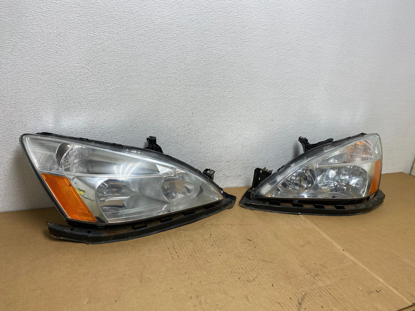 2003 - 2007 Honda Accord Left+Right Set Halogen Headlights AC8450 DW2