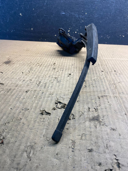 2007 to 2013 BMW X5 E70 Rear Windshield Wiper Motor OEM AA7503 DG2