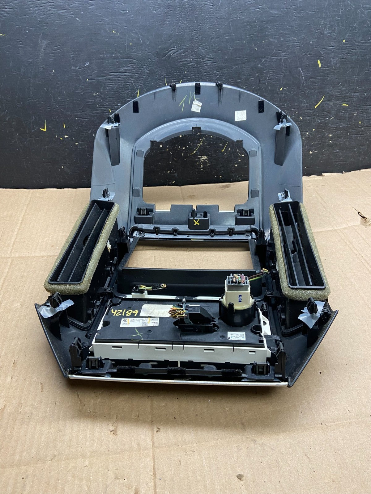 2007 - 2010 Ford Edge Heater Climate Control Radio Control Dash Bezel y2189 DG4