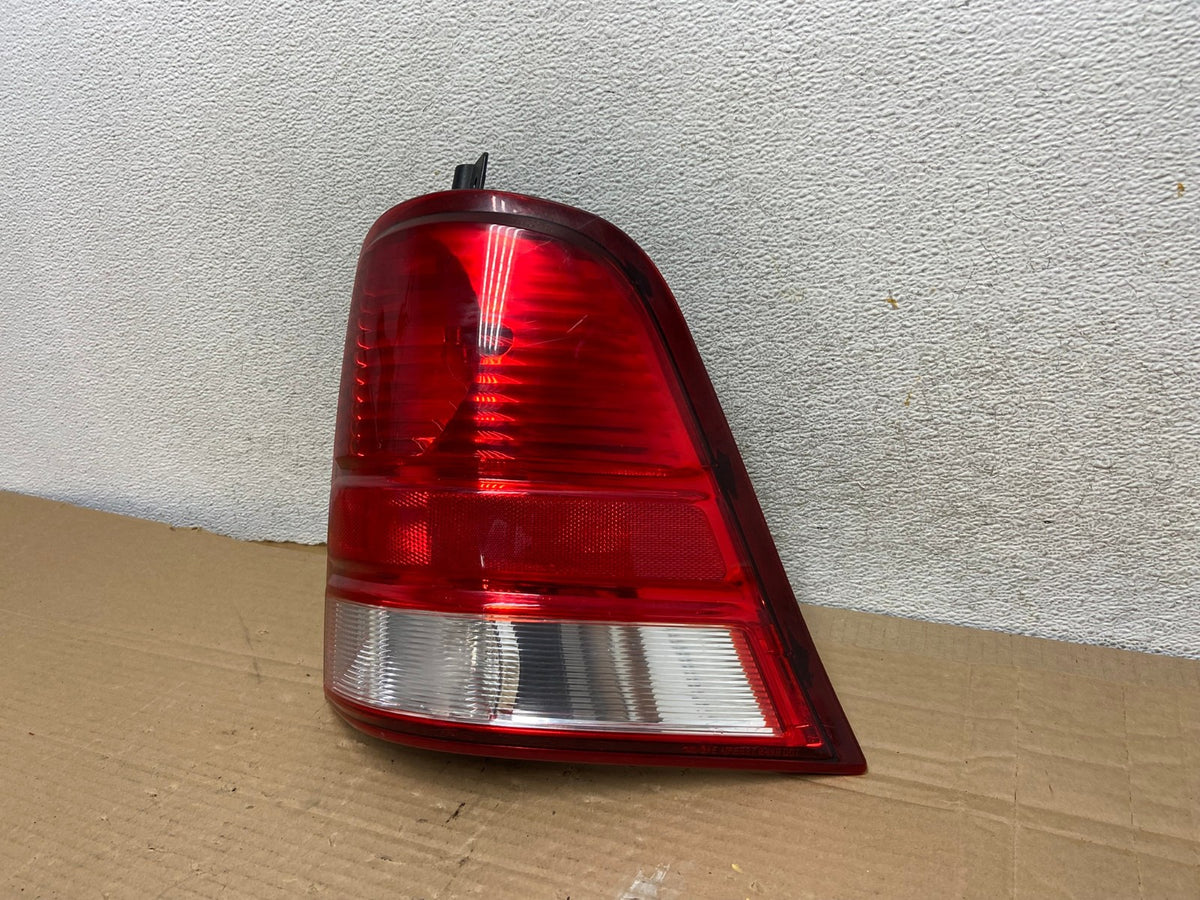 2004 to 2007 Ford Freestar Right Passenger RH Side Tail Light AG9044 LK2