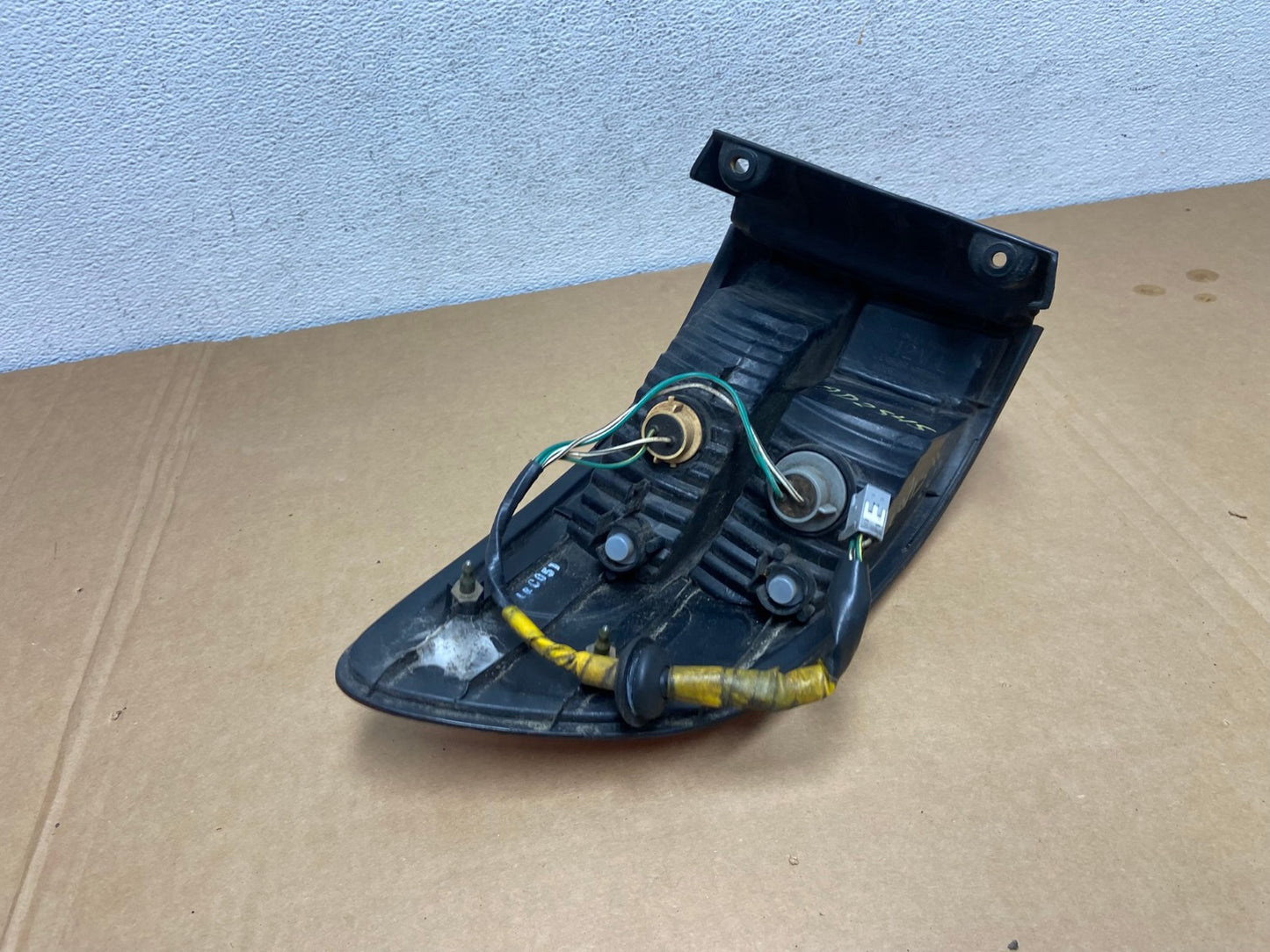 2001 2002 2003 Toyota Sienna Left Driver Lh Side Tail Light AD2545 LK5