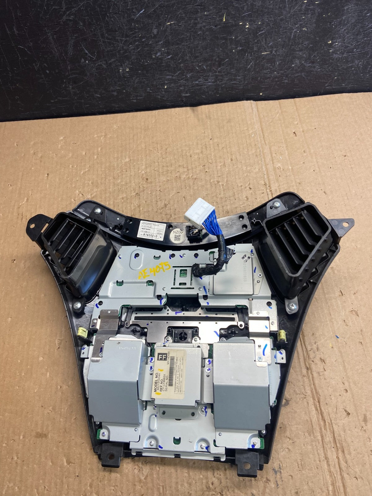 2006-2009 Subaru Tribeca Radio CD Player AC Climate Control Bezel Panel AE40755