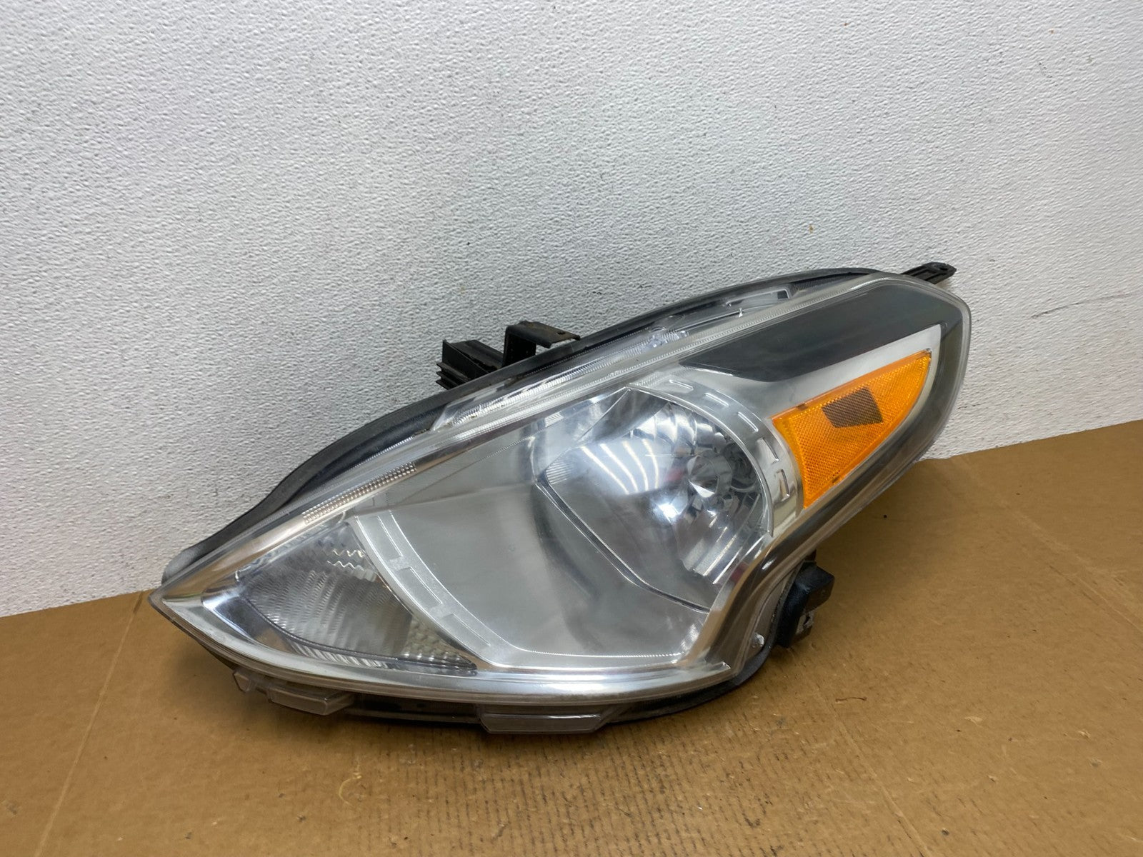 2015 to 2019 Nissan Versa Headlight Left Driver Lh Side AE0583 DW0