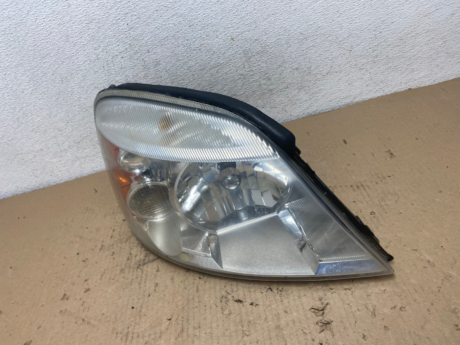 2004 - 2007 Ford Freestar Right Passenger Side Headlight Halogen AF4285 LK1
