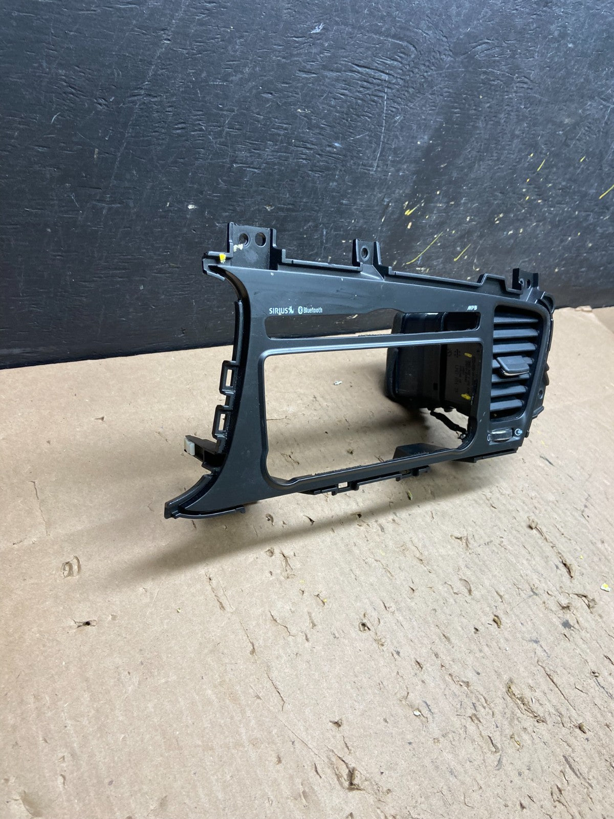 2011 2012 2013 Kia Optima Front Dash Radio Bezel Trim Air Vent T6029 DG1
