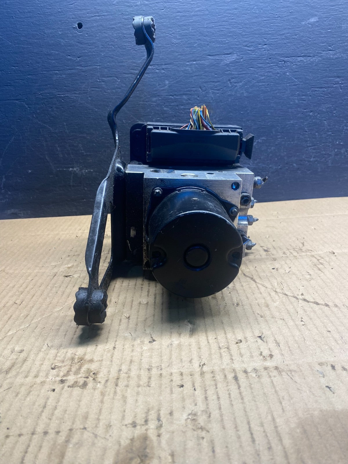 2007 to 2013 BMW X5 E70 ABS Anti-Lock Brake Pump Module AD0474 DG4