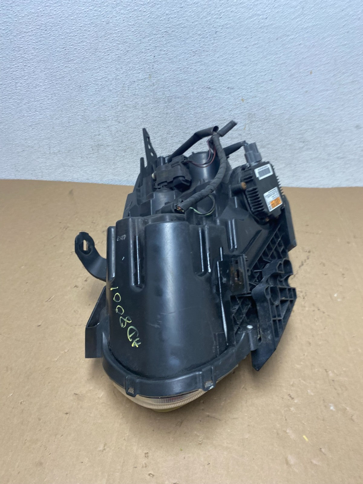 2009-2013 Nissan Rogue Right Passenger Xenon HID Headlight AD8001 DW9
